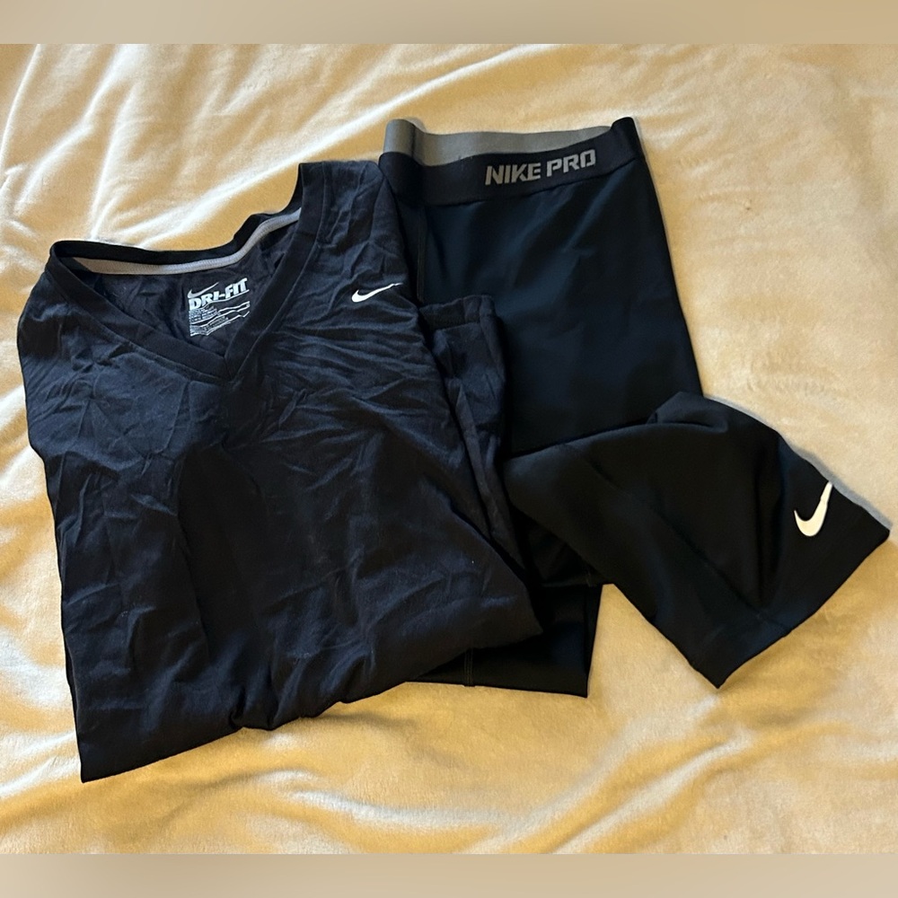 Women’s set of Nike Black Athletic V-Neck Top & Nike Pro Black Leggings - Large